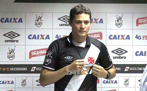 Anderson Martins é apresentado no Vasco