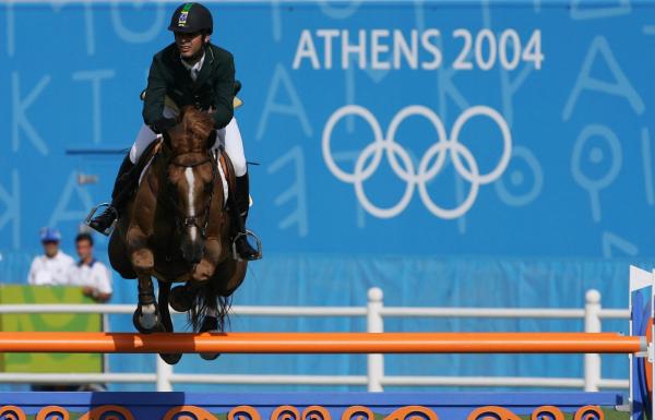 Rodrigo Pessoa competindo com Baloubet nos Jogos Olímpicos de Atenas em 2004