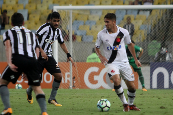 Jean, líder de desarmes do Brasileiro, contra o Botafogo