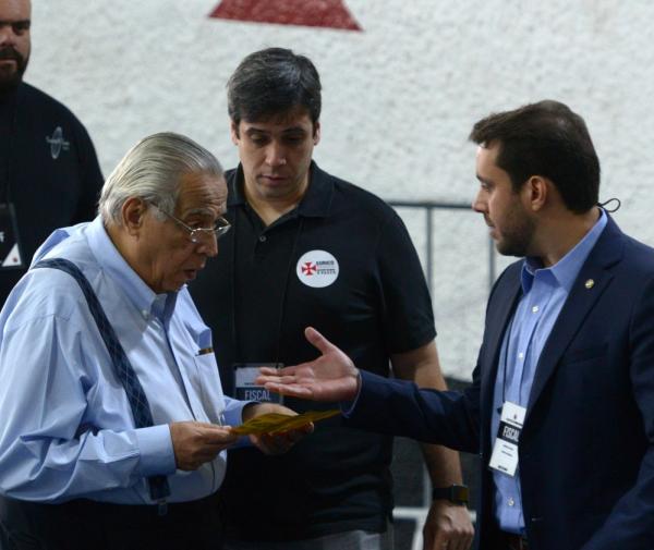 Eurico Miranda e Julio Brant durante a eleição presidencial do Vasco