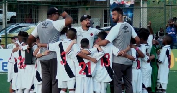 Vascaínos comemoram vitória contra o CRA pela Copa Dente de Leite Sub-10