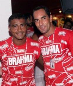 2005: Romário encontra Edmundo no camarote da Brahma e afirma: 'Não tem essa de desafeto. Somos parceiros'